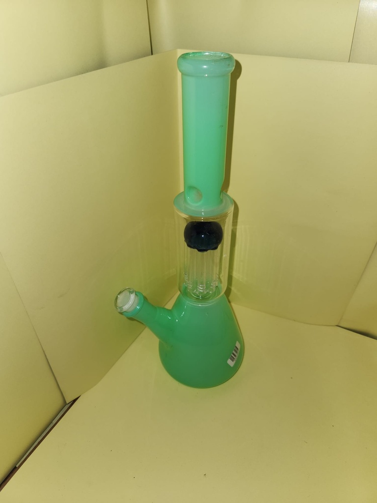 OCTOPUS CENTER WITH 3 TRIANGLE STUDS WATER BONG (80688867)